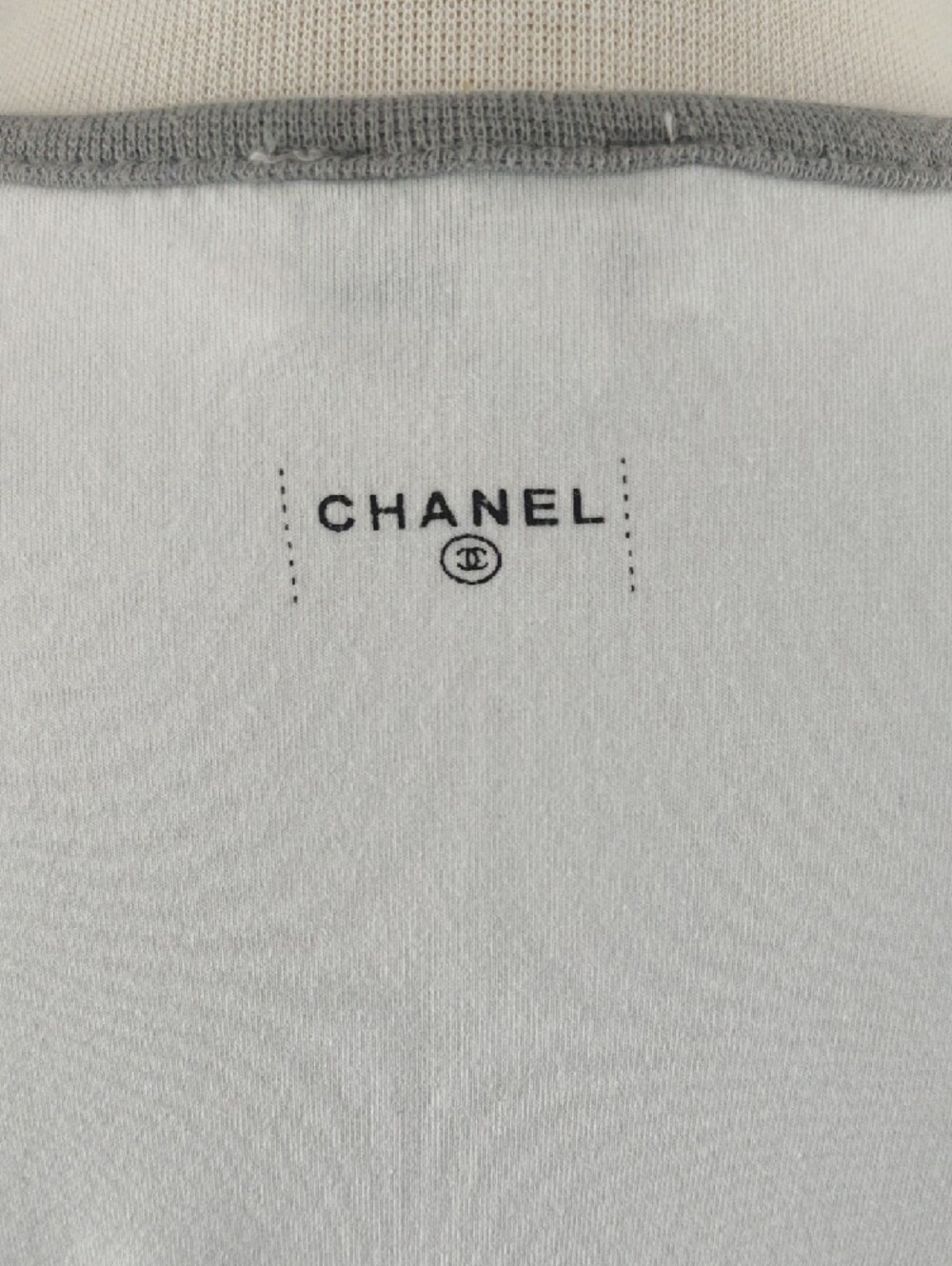 CHANEL Viva Coco Libre Cuba Graphic Short Sleeve Tee - Picture 6 of 8